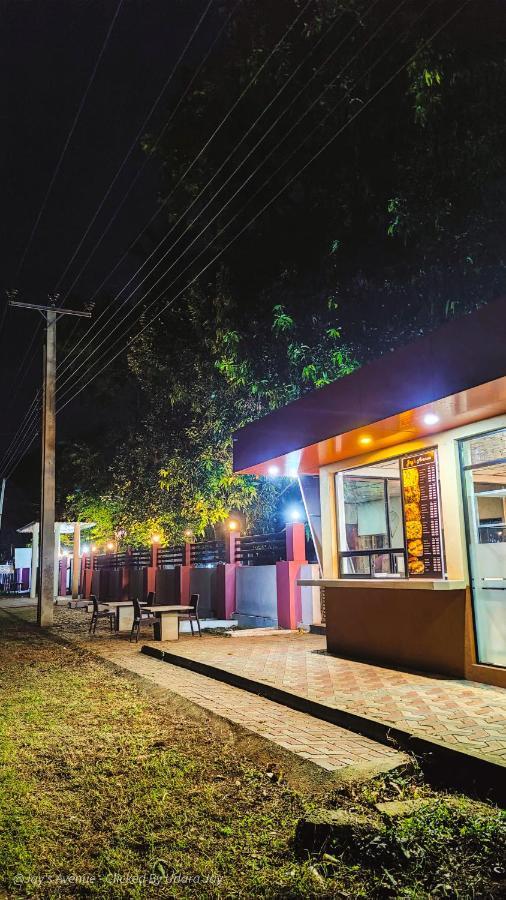 Jay'S Avenue Hotel Udawalawe Luaran gambar