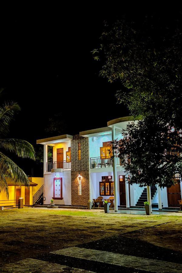 Jay'S Avenue Hotel Udawalawe Luaran gambar