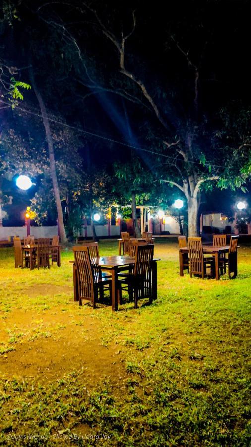 Jay'S Avenue Hotel Udawalawe Luaran gambar